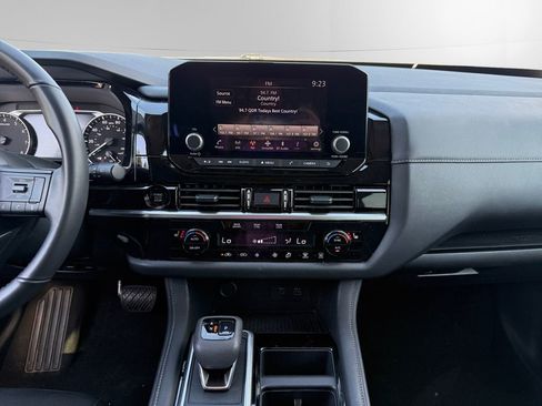 Used 2025 Nissan Pathfinder SV AWD/4WD image 11