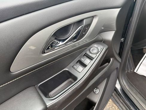 Used 2022 Chevrolet Traverse LT AWD/4WD image 17