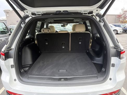 Certified 2023 Jeep Grand Cherokee Limited w/ Luxury Tech Group II AWD/4WD image 9