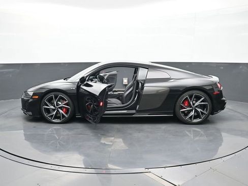 Used 2022 Audi R8 V10 w/ Premium Package image 23