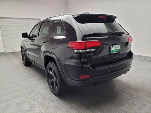 Used 2018 Jeep Grand Cherokee Laredo AWD/4WD image 5