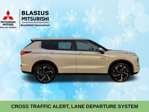 Used 2024 Mitsubishi Outlander 4WD Plug-In Hybrid image 6