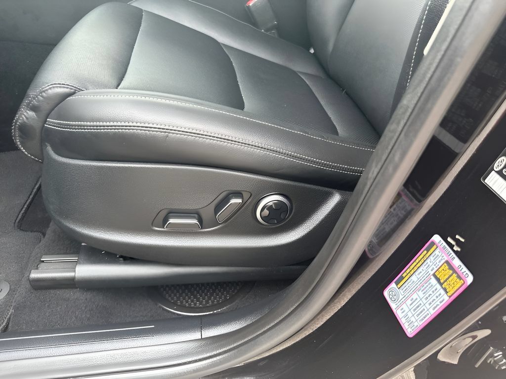 Used 2025 Genesis GV70 2.5T AWD/4WD image 10