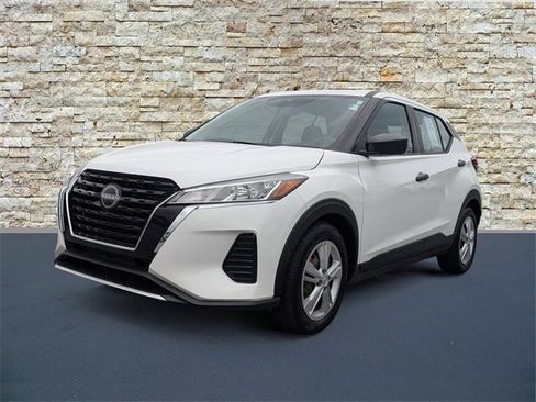 Used 2022 Nissan Kicks S image 5