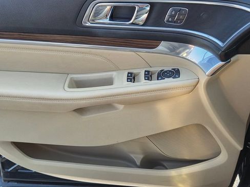 Used 2017 Ford Explorer Limited FWD image 29