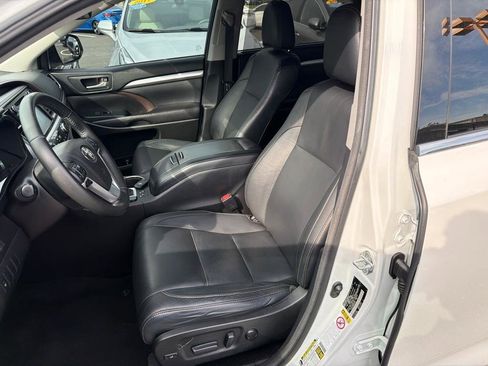 Used 2017 Toyota Highlander XLE FWD image 13