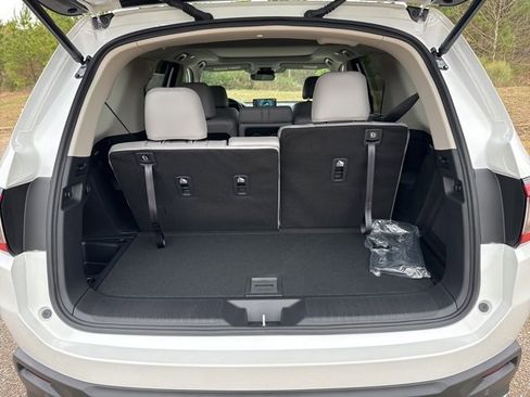 New 2025 Honda Pilot Touring image 10