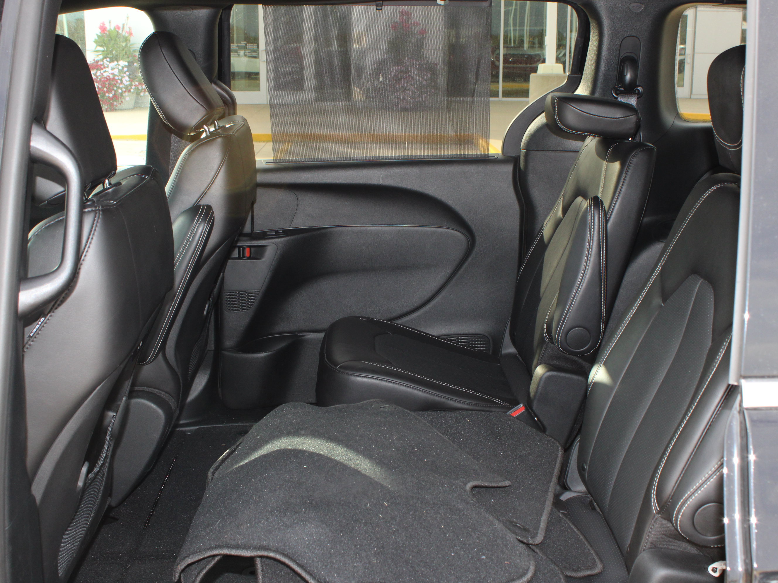 Used 2026 Chrysler Pacifica Select FWD image 16