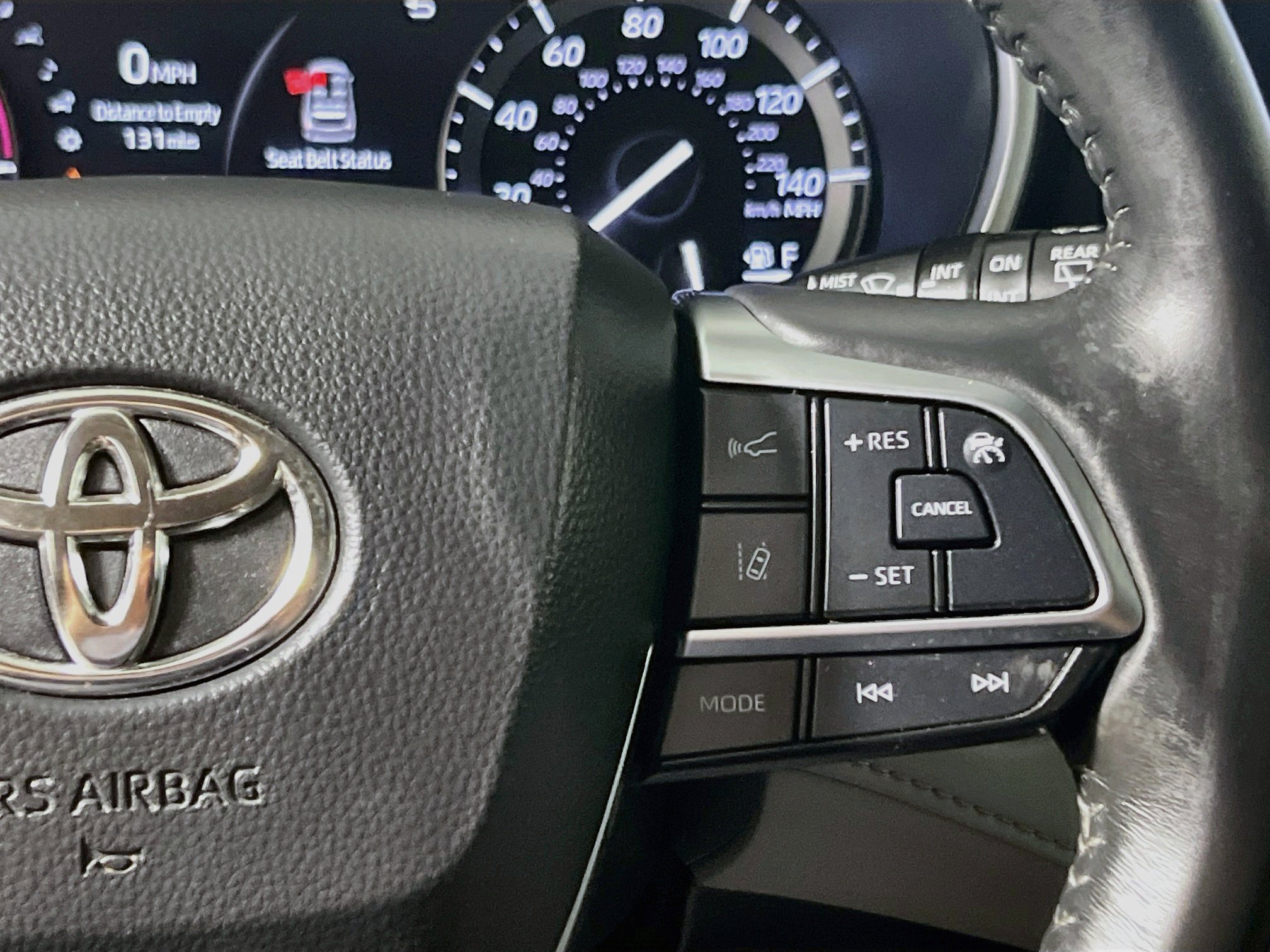 Used 2021 Toyota Highlander XLE FWD image 19