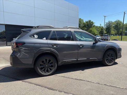Used 2024 Subaru Outback Onyx Edition AWD/4WD image 3