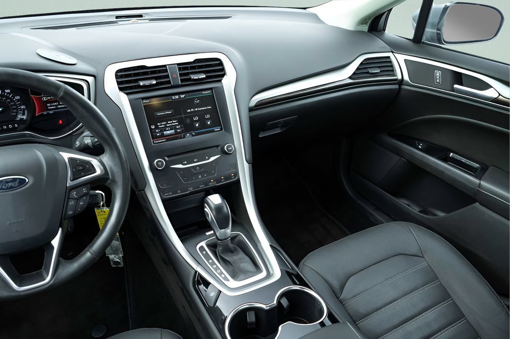 Used 2014 Ford Fusion SE w/ Equipment Group 202A FWD image 19
