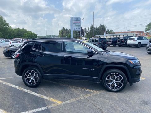 Used 2024 Jeep Compass Limited AWD/4WD image 6