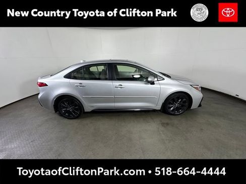 Used 2025 Toyota Corolla SE w/ SE Premium Package AWD/4WD image 2