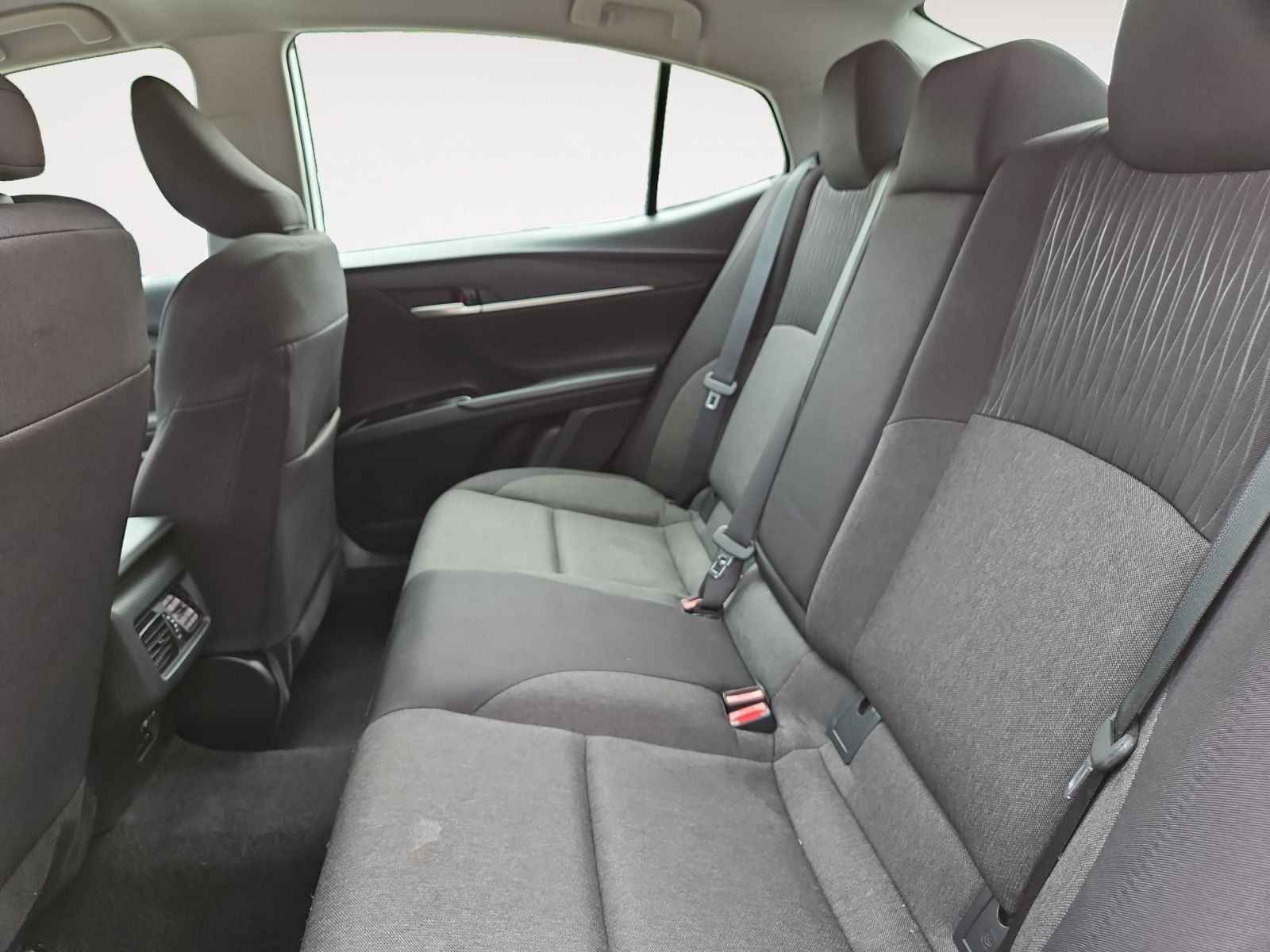Used 2025 Toyota Camry LE FWD image 13