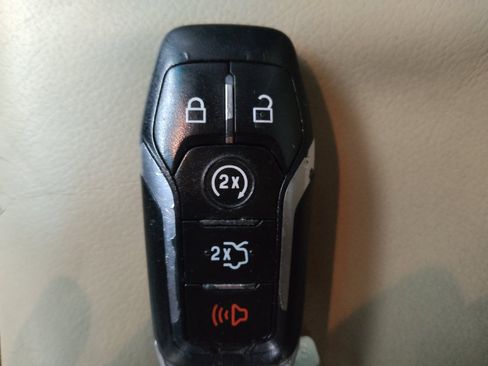 Used 2016 Ford Explorer XLT w/ Equipment Group 202A AWD/4WD image 32