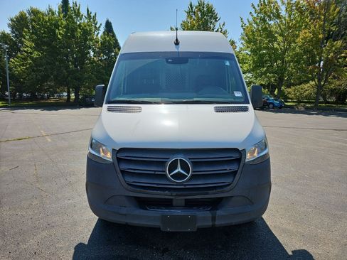Used 2021 Mercedes-Benz Sprinter 2500 image 9