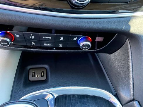 Used 2018 Buick Enclave Essence image 31