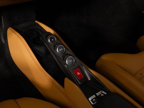 Used 2021 Ferrari F8 Tributo image 37