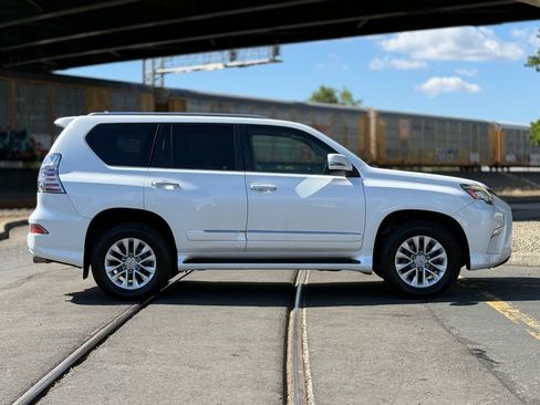 Used 2014 Lexus GX 460 w/ Premium Package AWD/4WD image 2
