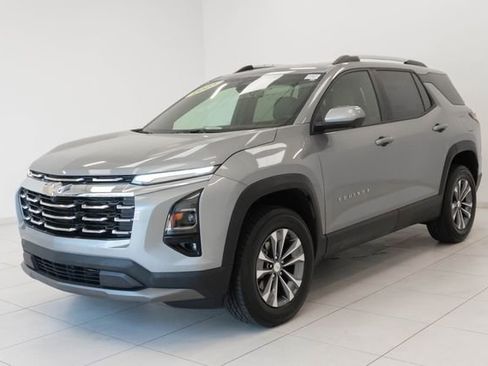 Used 2025 Chevrolet Equinox LT w/ Convenience Package II FWD image 6