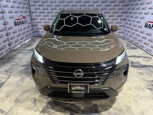 Used 2025 Nissan Rogue SV image 4