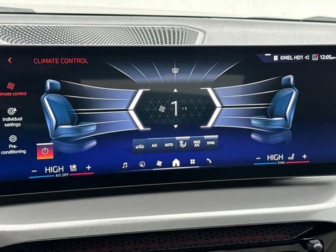 Used 2025 BMW 230i Coupe w/ M Sport Package image 18