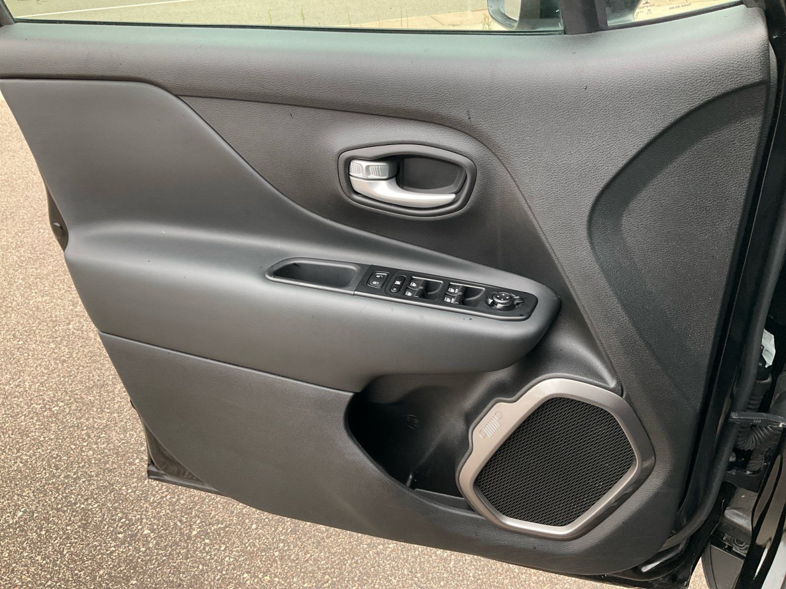 Used 2023 Jeep Renegade Latitude AWD/4WD image 26