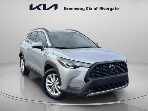 Used 2023 Toyota Corolla Cross LE image 1