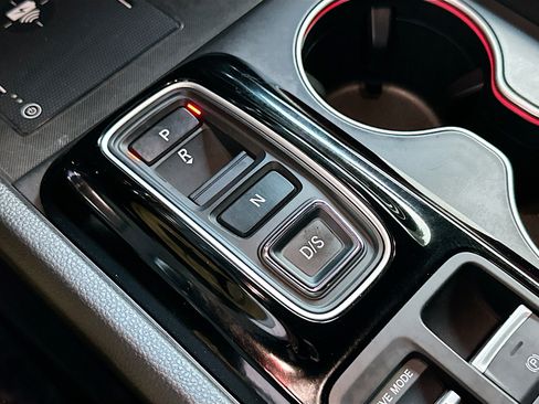 Used 2025 Honda Pilot Black Edition image 17