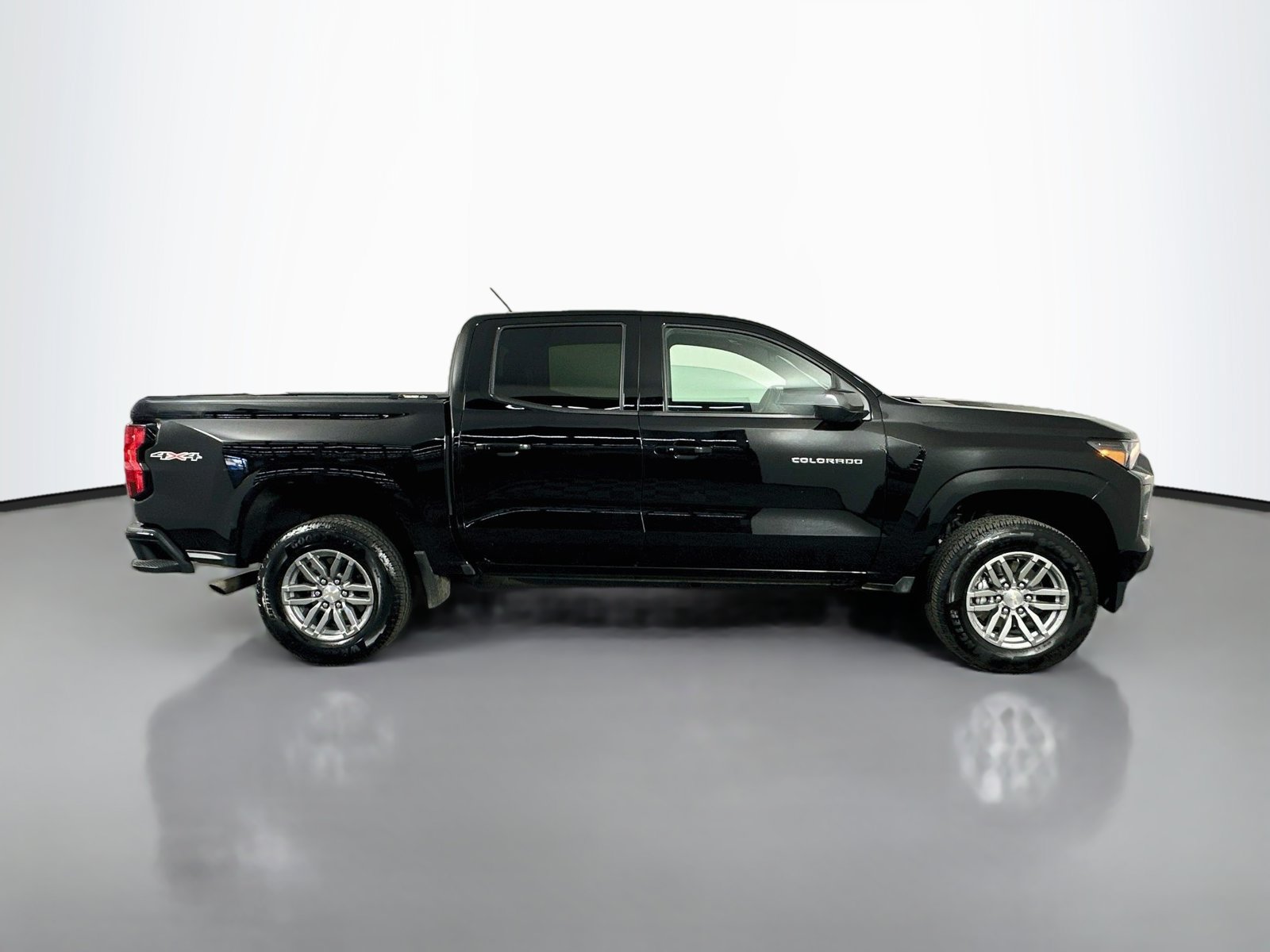Used 2024 Chevrolet Colorado LT w/ LT Convenience Package AWD/4WD image 9