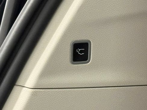 Used 2024 Chrysler Pacifica Touring-L FWD image 40