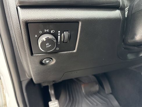 Used 2019 Jeep Grand Cherokee Altitude image 20