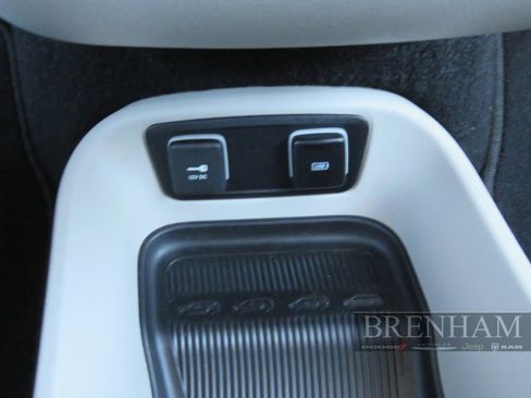 Used 2019 Chrysler Pacifica Limited w/ Tire & Wheel Group image 29