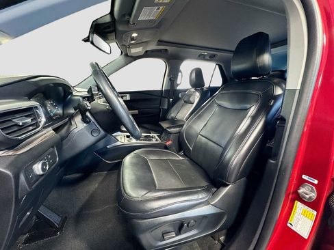 Used 2021 Ford Explorer Limited w/ Equipment Group 301A AWD/4WD image 11