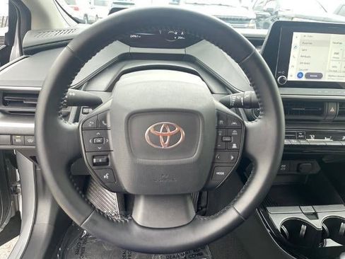 Used 2025 Toyota Prius LE image 9
