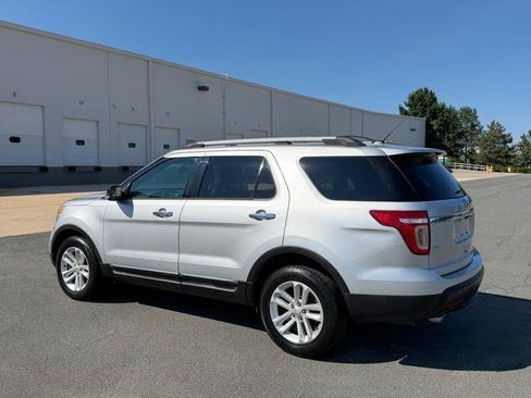Used 2014 Ford Explorer XLT w/ Equipment Group 202A AWD/4WD image 3