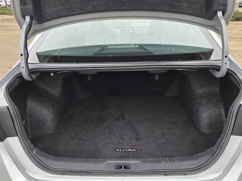 Used 2024 Nissan Altima 2.5 SV image 23