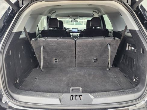 Used 2023 Ford Explorer XLT w/ Equipment Group 202A image 8