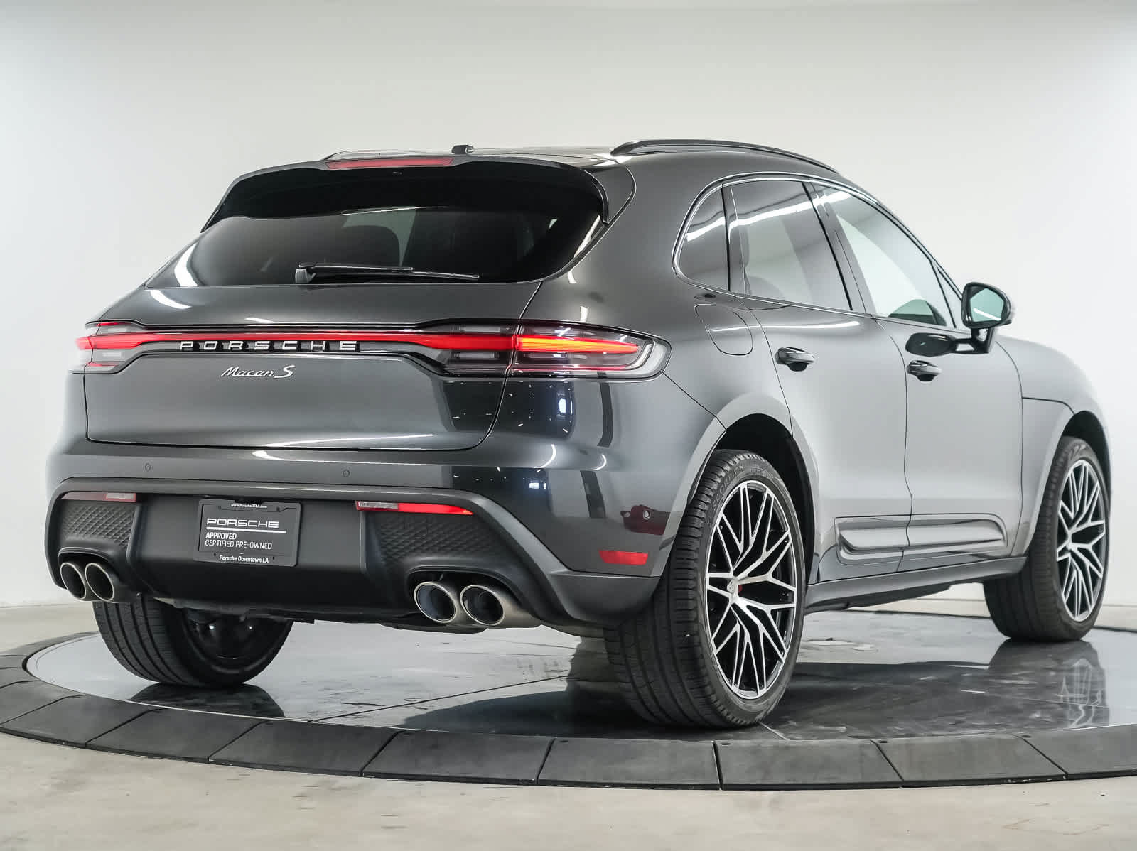 Certified 2023 Porsche Macan S AWD/4WD image 9
