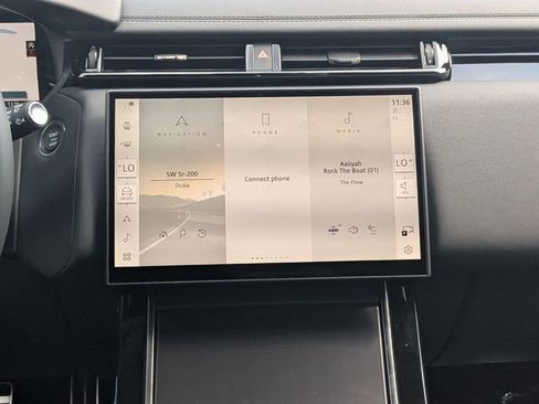 New 2026 Land Rover Range Rover Velar Dynamic SE AWD/4WD image 17