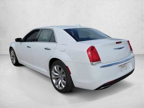 Used 2018 Chrysler 300 Limited RWD image 7