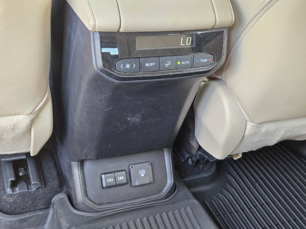 Used 2023 Toyota Highlander Limited FWD image 20