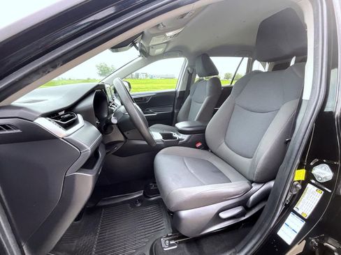 Used 2022 Toyota RAV4 LE AWD/4WD image 10