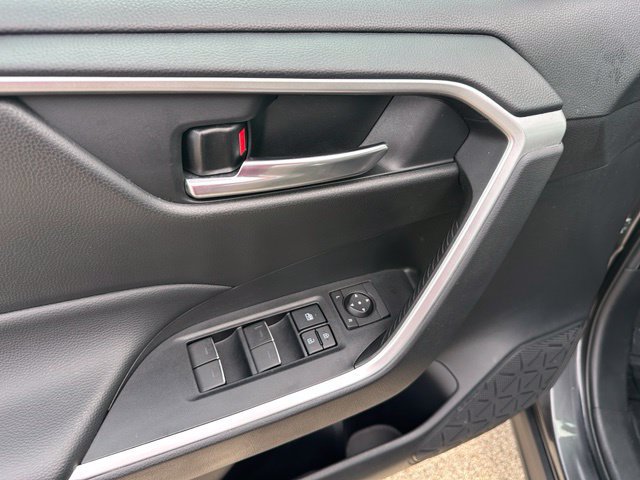 Used 2022 Toyota RAV4 XLE w/ XLE Grade Weather Package AWD/4WD image 17