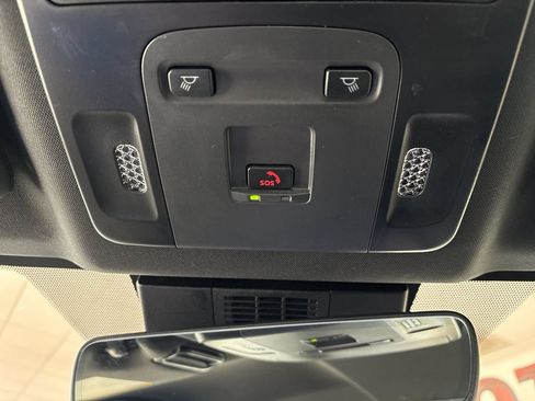 Used 2025 Toyota Camry SE w/ Convenience Package FWD image 16