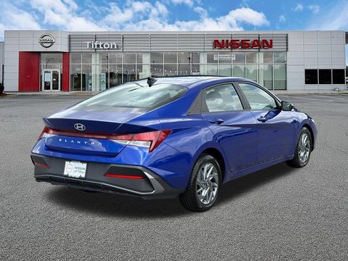 Used 2024 Hyundai Elantra SEL FWD image 7
