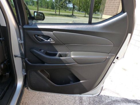 Used 2019 Chevrolet Traverse LS AWD/4WD image 41