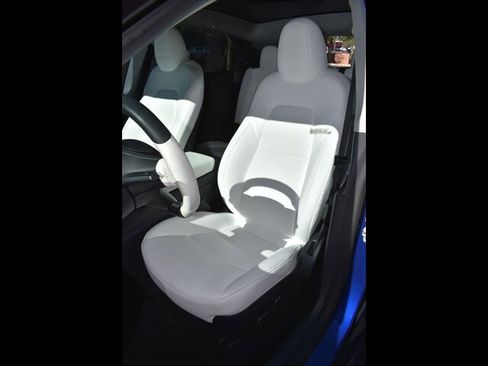 Used 2023 Tesla Model Y Performance image 18