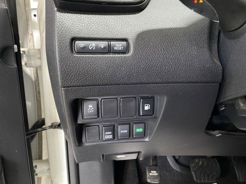 Used 2018 Nissan Rogue S image 9