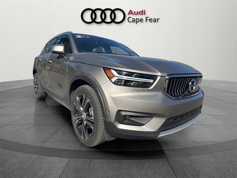 Used 2020 Volvo XC40 T4 Inscription image 1